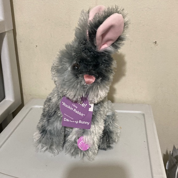Singing & Dancing Bunny - Picture 1 of 5